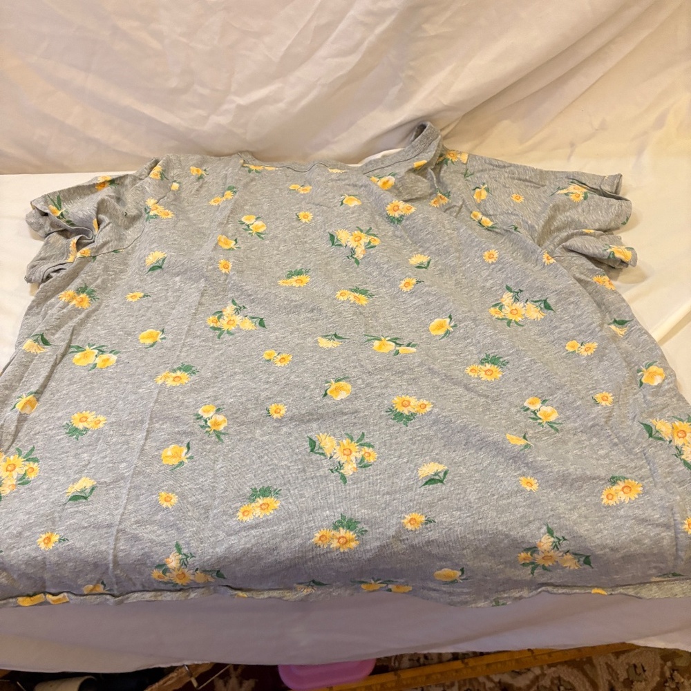 Old Navy EveryWear Printed V-Neck Tee T-Shirt Daisy Sunflower Women 3XL